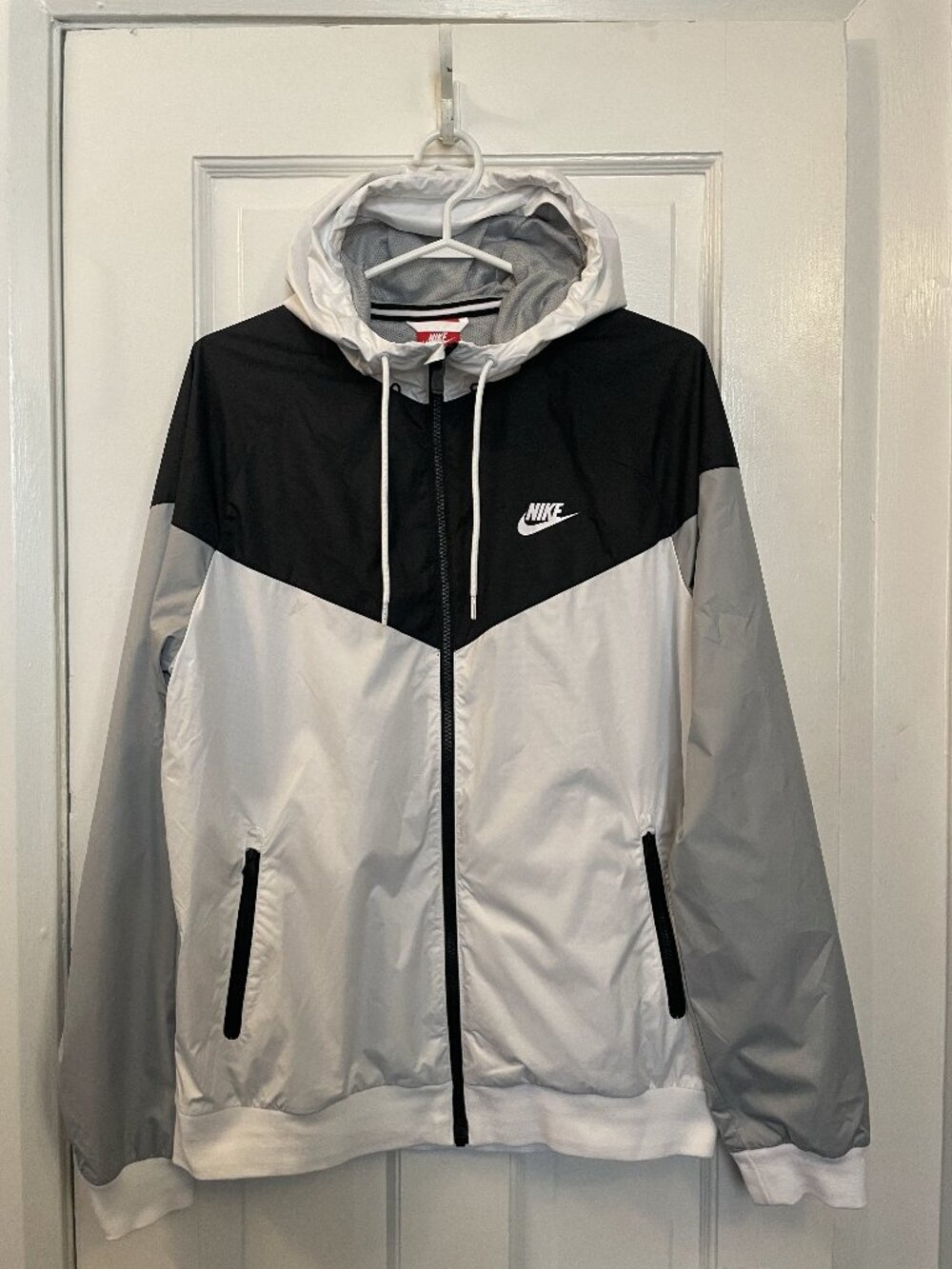 Nike Men's Windrunner Hooded Jacket. White/Black/Grey. Size M
